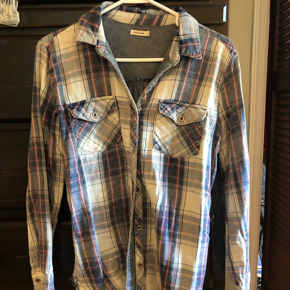 Sneak Peek Flannel Size Small!